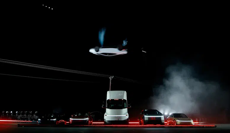Yeni Tesla'nın Bu Özelliği Çok Konuşulacak! Hem Karada Hem Yerde Uçuyor!