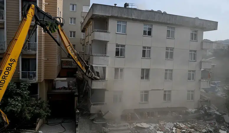 Maltepe'de 5 kişinin öldüğü bina faciasında mimar ve şantiye şefi tutuklandı!