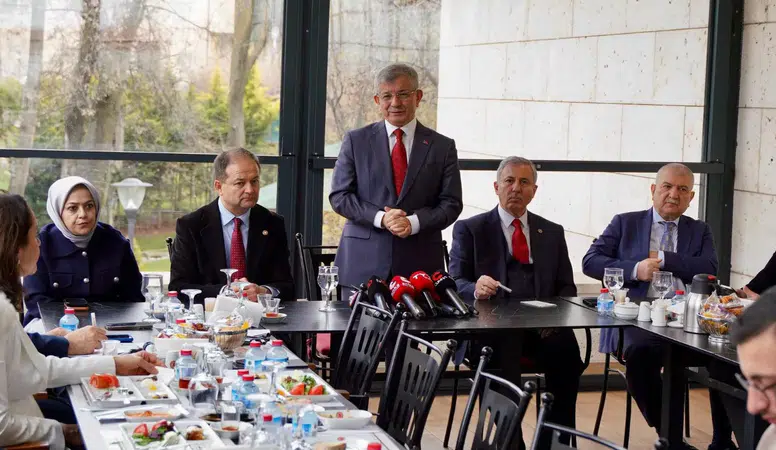 Ahmet Davutoğlu: "Demokrasi için öncelikle kapsamlı reformlar şart"