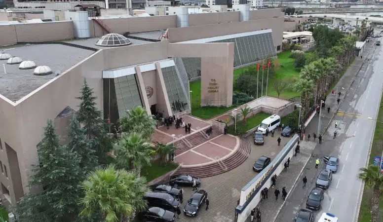 İzmir’de İZBETON Soruşturması: 22 Şüpheli Adliyeye Sevk Edildi