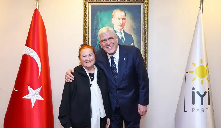 Sanatçı Sabahat Akkiraz'ın İYİ Parti ziyareti sosyal medyayı salladı! İYİ Parti'ye katılacak mı?