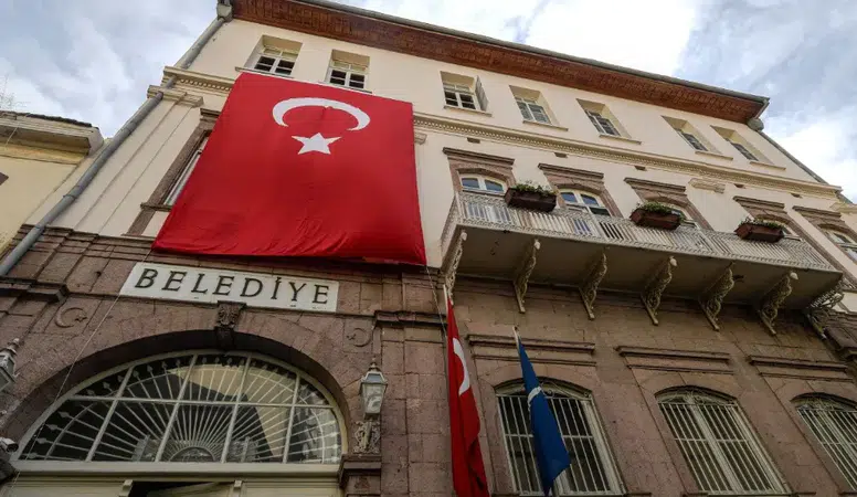 İzmir Büyükşehir Belediyesi, mülküne el koyma girişimine karşı hukuk mücadelesi sürüyor