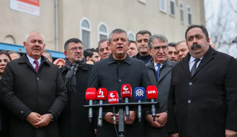 CHP lideri Özgür Özel: Deprem konutlarından para almaya son verilsin