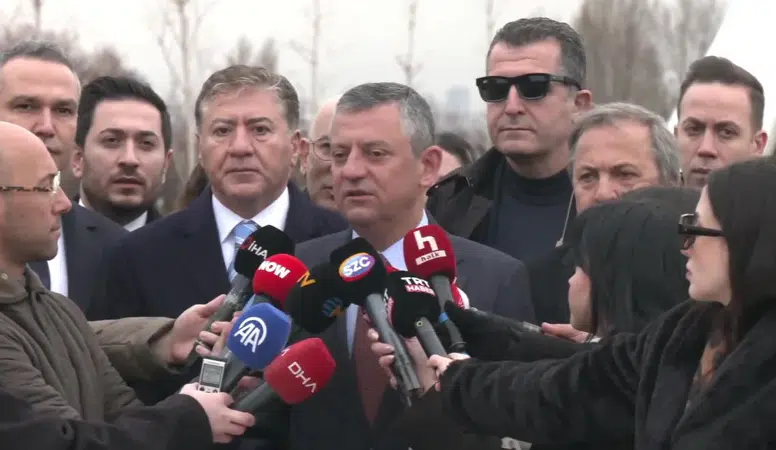 Özgür Özel: Erdoğan atamasıyla kendi tezini çürüttü, CHP'yi yıldıramazlar!