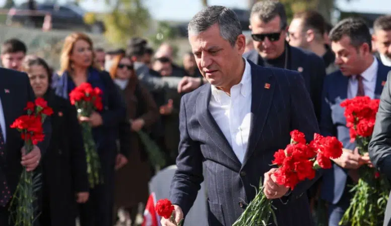 CHP lideri Özgür Özel deprem yıldönümünde Malatya’da: Şehitlik ziyareti ve mevlit programı