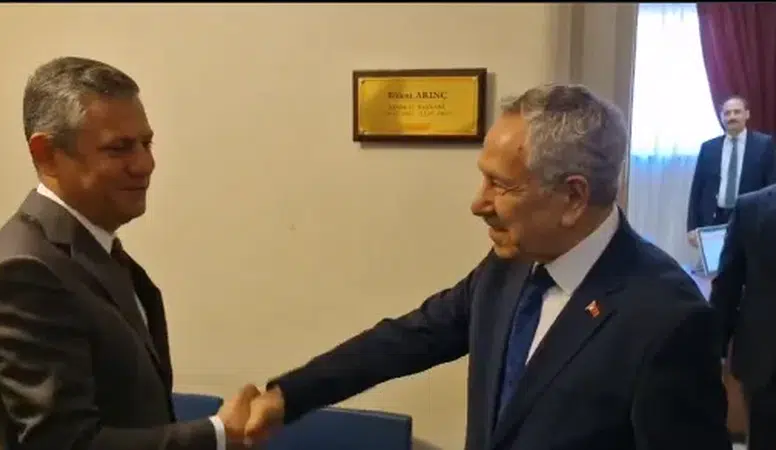 Özgür Özel, Bülent Arınç’ı Meclis’te Ziyaret Ederek Baş Başa Görüştü