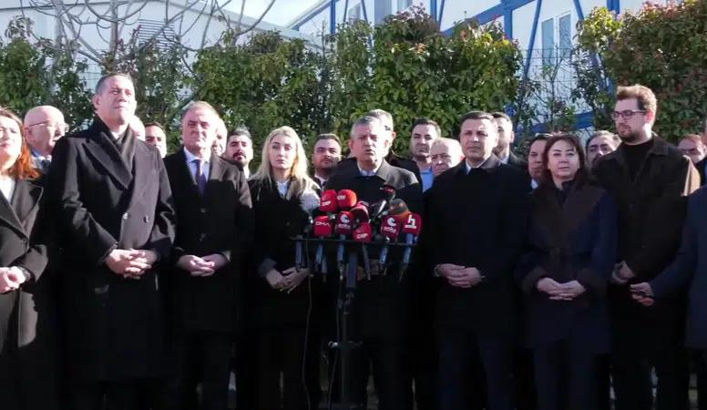 Özgür Özel: İBB davasında ciddiyetsizliğe son verin, millet bunu görsün!