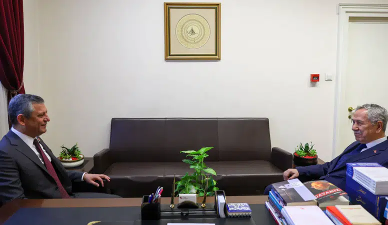 Özgür Özel Bülent Arınç görüşmesi: Bir araya gelince güneşin altındaki her şey gündemdir