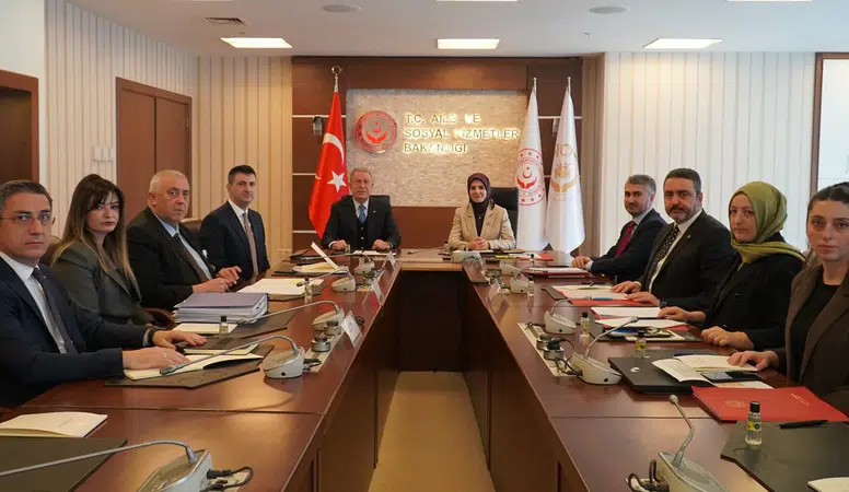 Hulusi Akar ve Mehmet Ali Çelebi Aile Bakanı Göktaş'ı ziyaret etti