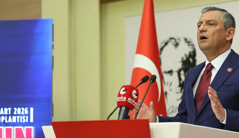 Özgür Özel'den Akın Gürlek Açıklaması: "Bu tapuların hepsi Ağrı Dağı kadar gerçek"