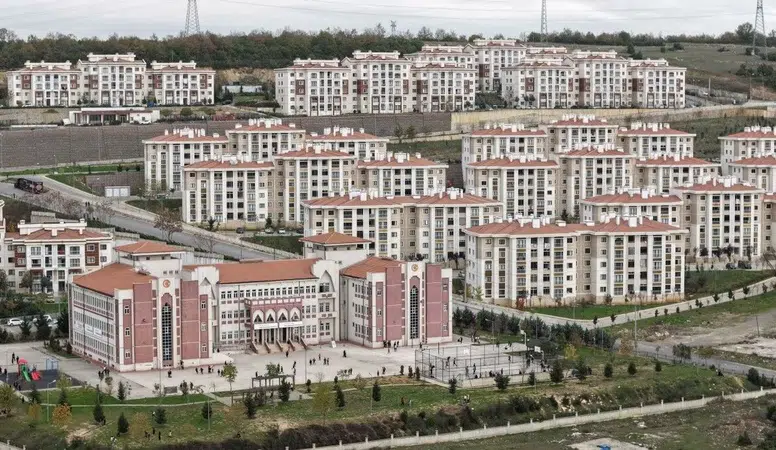 CHP'li Cem Avşar'dan deprem konutları için bakanlığa kritik sorular ve şeffaflık talebi