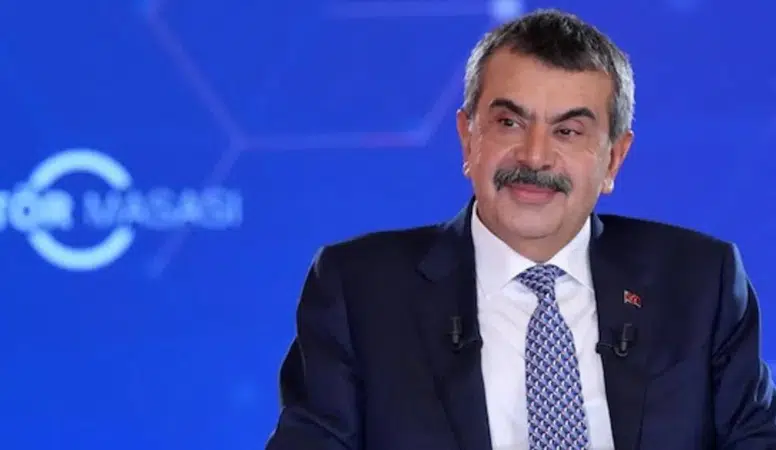 "Milli Eğitim Bakanı ideolojik başka işlerle uğraşacağı yerde önlemler almalıydı"
