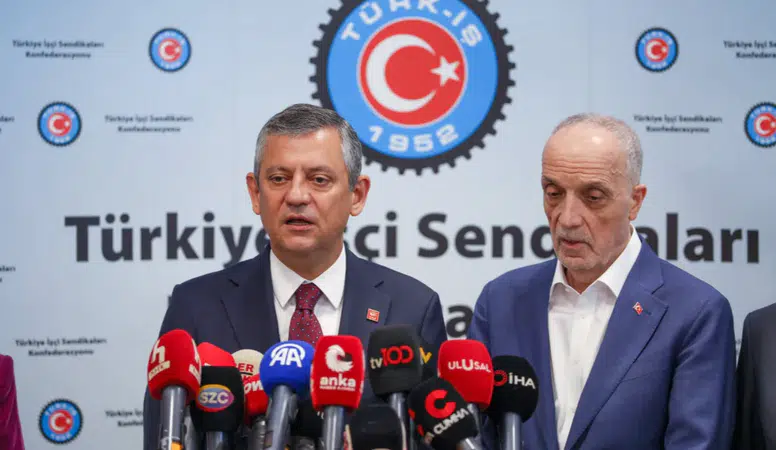 Özgür Özel’den 1 Mayıs çağrısı: “Gelin, işçiye bayram hediyesi verelim”