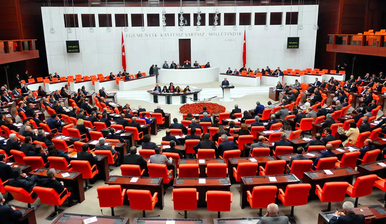 TBMM’de bu hafta kritik torba teklif gündemi: Doğum izni uzuyor, 15 yaş altına sosyal medya yasağı geliyor