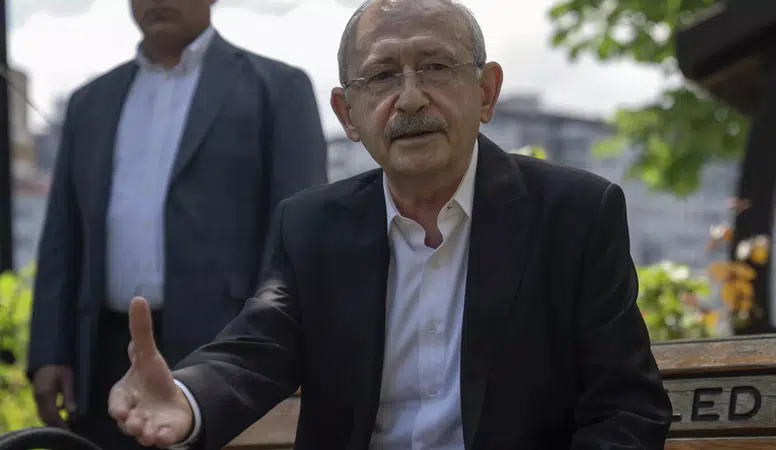 Kılıçdaroğlu Gazetecilerin Sorularını Yanıtladı: "Kurultay Olacak, Çare Yok"