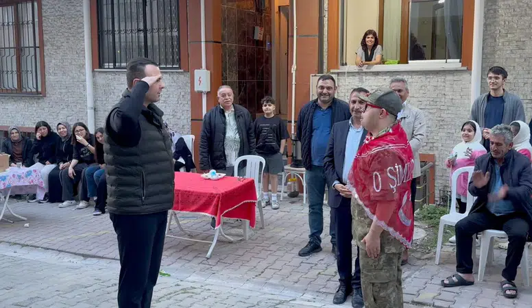Vekil Seyithan İzsiz'in öncülüğünde Kemal'in askerlik hayali, duygusal bir törenle gerçek oldu