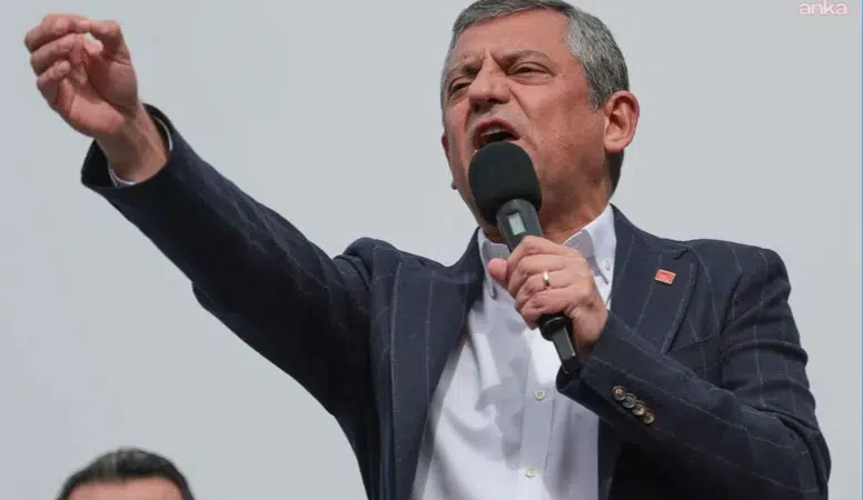 Özgür Özel, İzmir'de çağrıda bulundu: 2 milyon üyeyle genel başkanı seçelim