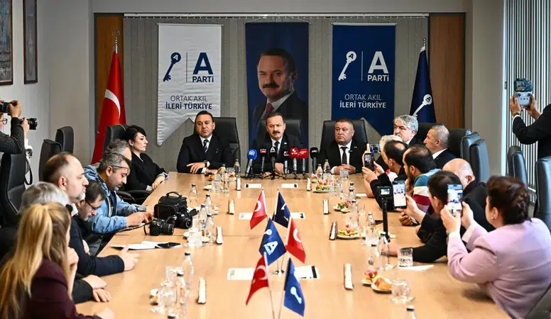 Yavuz Ağıralioğlu Çorum’da Konuştu: “Türkiye’nin Parti Kavgasına Değil, Plana İhtiyacı Var”