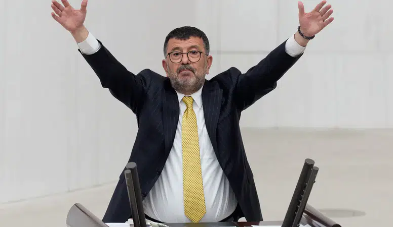 Veli Ağbaba’dan aşağılık iddialara sert yanıt: “Bu ahlaksızlık, bu namussuzluk, bu şerefsizlik, bu alçaklıktır!”