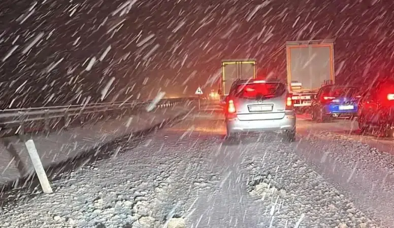 Afyonkarahisar’da okullar tatil mi? Valilik açıkladı: 3 ilçede eğitime ara, bazı ilçelerde taşımalı eğitim durduruldu