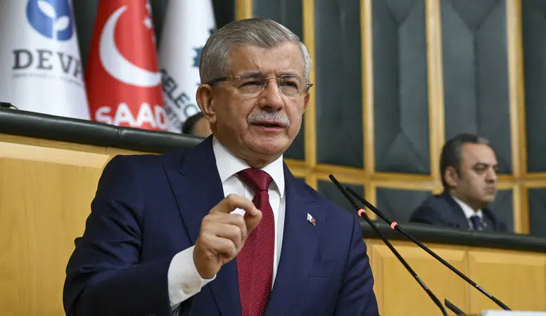 Ahmet Davutoğlu’ndan sert çıkış: “Türkiye ikili kıskaca sokuluyor”