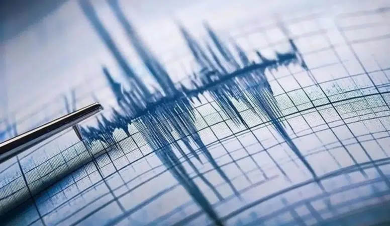 AFAD duyurdu: İzmir’de korkutan deprem! Foça açıklarında sarsıntı paniğe neden oldu