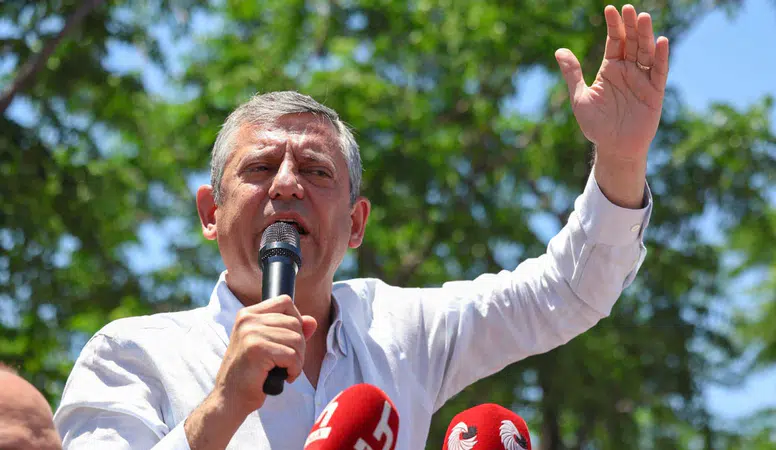 Özgür Özel İzmir'de konuştu: "Sandık varsa varız, sandık yoksa yokuz"