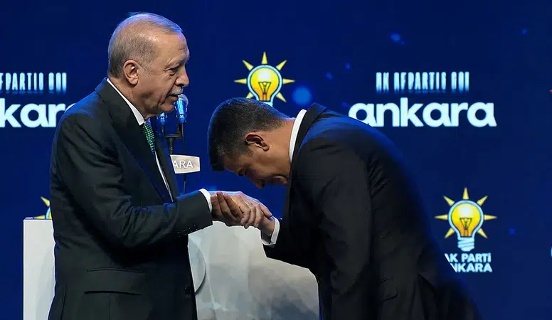 Haymana Belediye Başkanı Levent Koç AK Parti’ye katıldı: Erdoğan’ın elini öpmesi gündem oldu