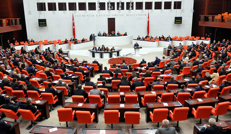 Torba yasa genişliyor: Öğrenci affı pakete giriyor, üniversiteye dönüş yolu açılıyor