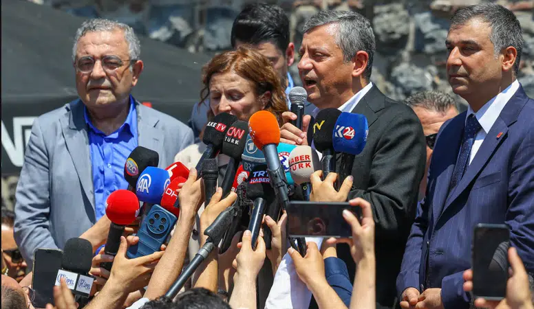 Özgür Özel, Diyarbakır ziyaretinde Selahattin Demirtaş'ın selamını iletti