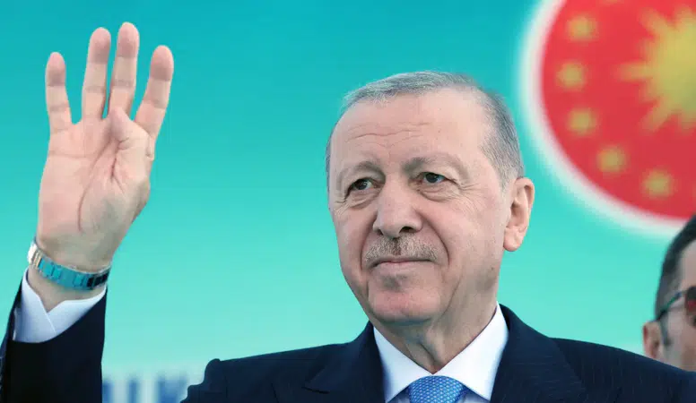 Erdoğan'dan CHP'ye: "Siz koltuk kavgası verirken biz bölgemizdeki çatışmaları dindirmenin kavgasını verdik"