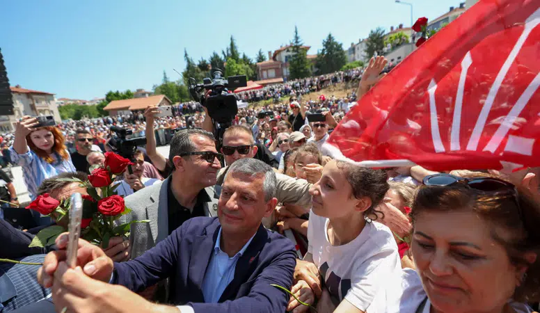 Özgür Özel Çorum’da Alevi yurttaşlara seslendi: “Baş eğmeyeceğim”