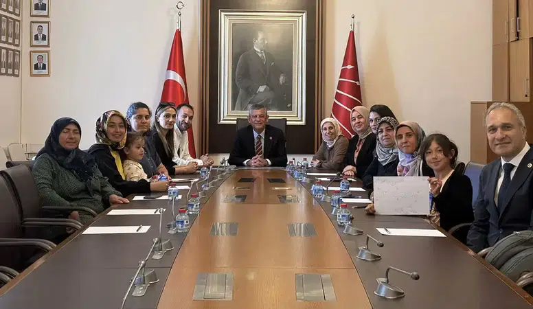 Özgür Özel’den öğretmenler için çağrı: “1611 mağdurun hakkı Meclis kapanmadan teslim edilmeli”