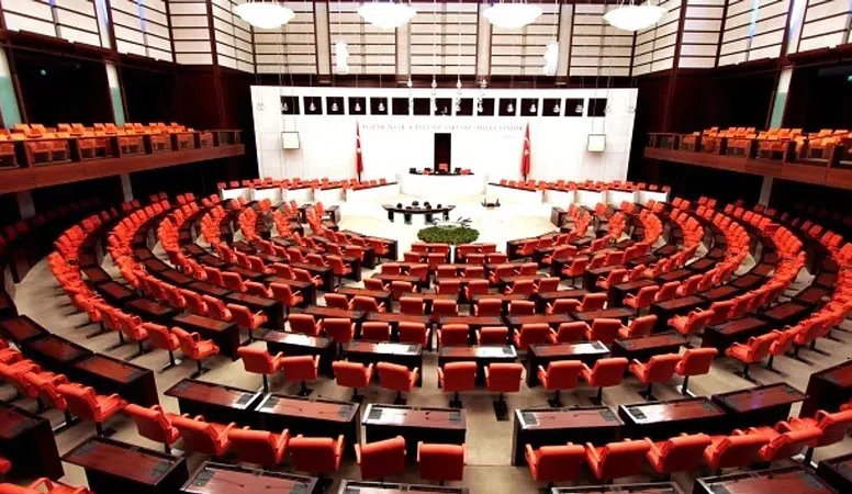 TBMM'de Yoğun Görüşmelere Devam: Yeni Yargı Paketi ve Eğitim Sunumları Bekleniyor