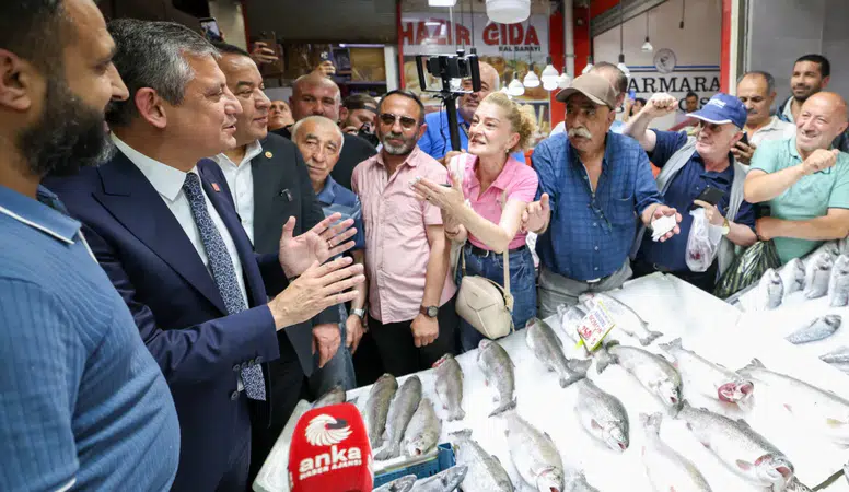 Özgür Özel, Ulus Hali'nde vatandaşlarla buluştu