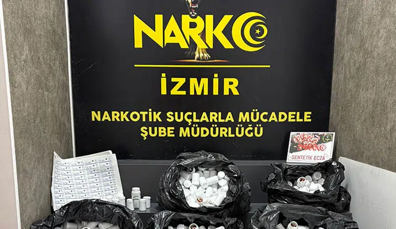 İzmir Buca'da 300 bin sentetik ecza ele geçirildi