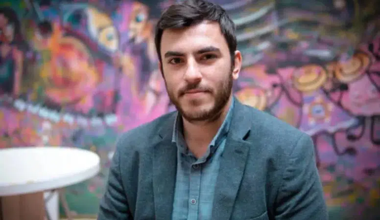 Gazeteci İsmail Arı tahliye edildi: “Gazetecilik suç değildir”