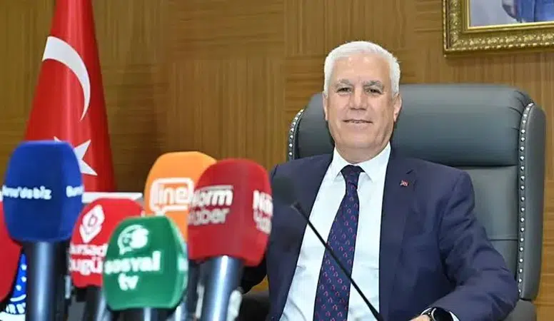 Bursa'da Bozbey ve 62 kişi rüşvet ve örgüt kurma suçlamalarıyla yargılanıyor