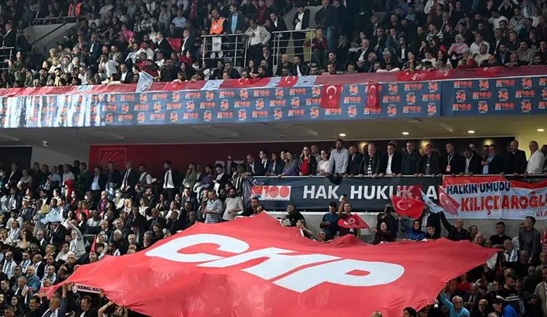 CHP'de delegeler olağanüstü kurultay talebi için mahkemeye başvurdu!