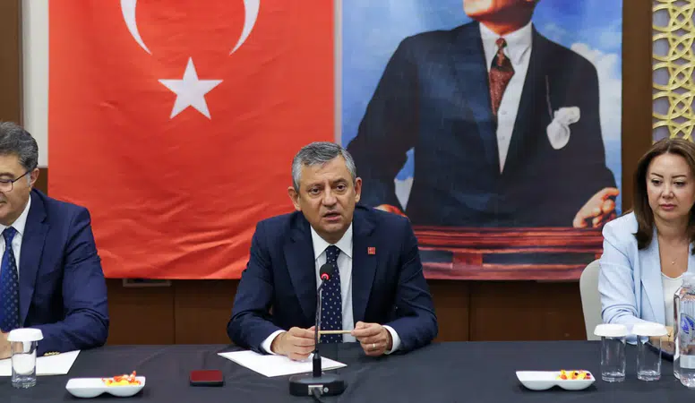 Özgür Özel'den yeni parti için tarihi duruş mesajı