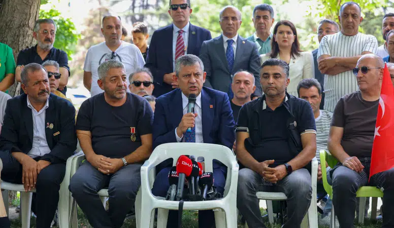 Özgür Özel, şehit yakınları ve gazilere destek ziyaretinde bulundu