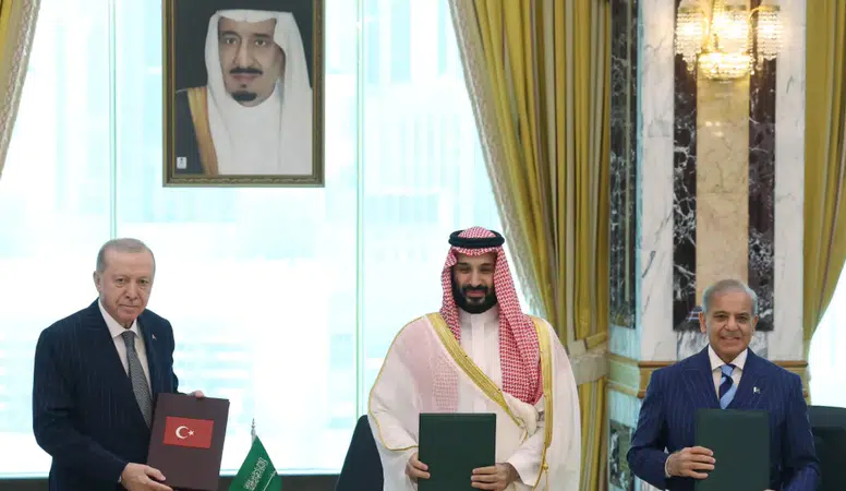 Türkiye, Suudi Arabistan ve Pakistan ortak savunma anlaşması imzaladı