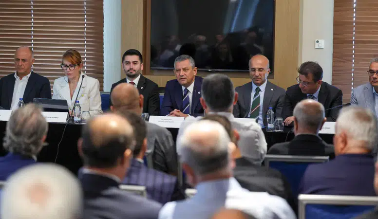 Özgür Özel, Kayseri'de esnaf ziyareti yaparak iktidar hedeflerini vurguladı