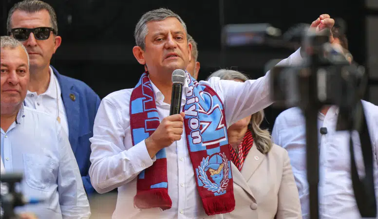 Özgür Özel Trabzon'da fındık üreticilerinin sorunlarına dikkat çekti