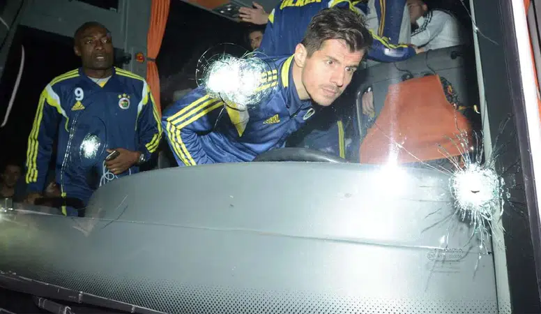 Fenerbahçe otobüsüne saldırı soruşturmasında bir tutuklama, üç kişiye adli kontrol kararı verildi