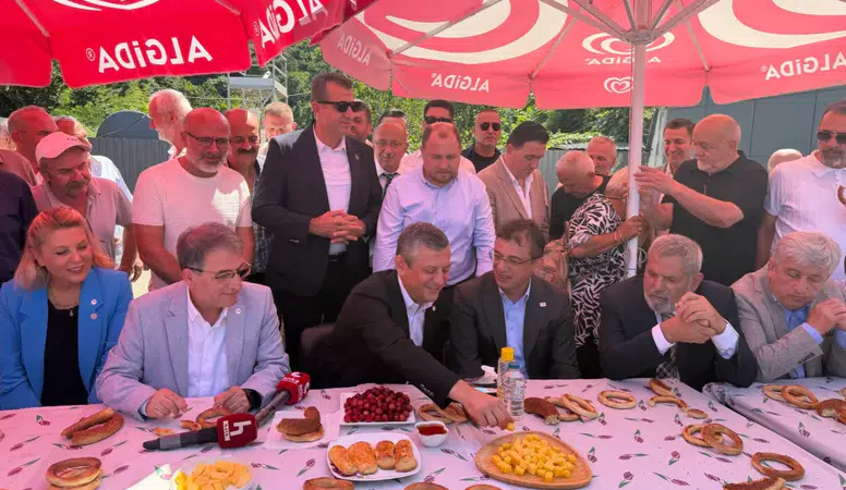 Özgür Özel, Rize'de YENİ Parti ile Yeni Bir Dönem Müjdesi Verdi