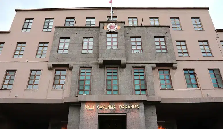 Yalova'da F-16 eğitim uçuşu kazasında pilot paraşütle kurtuldu