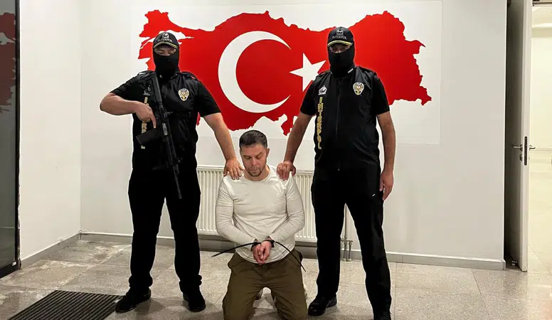 Suç örgütü elebaşı Serkan Kurtuluş, Arjantin'de yakalanarak Türkiye'ye getirildi