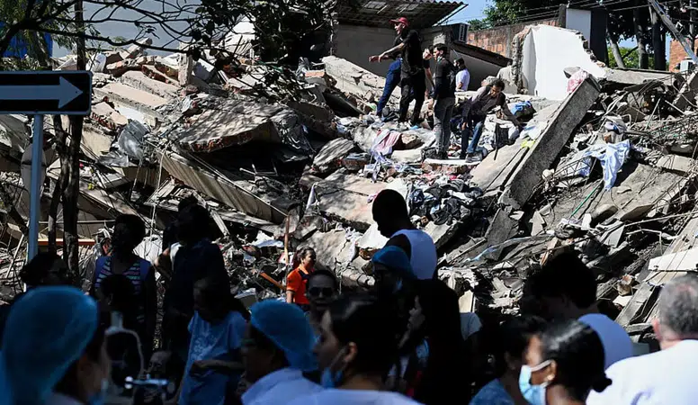 Kolombiya depremi son dakika: 7,4 büyüklüğündeki depremde en az 111 kişi hayatını kaybetti