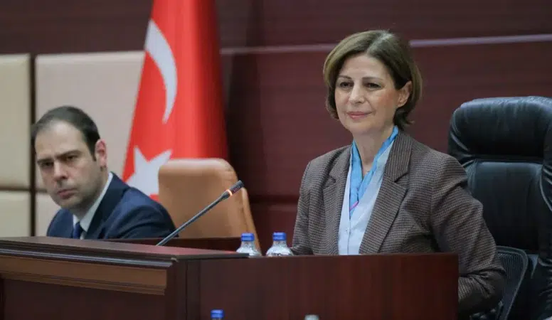 CHP'li Erbay'dan Ünlüce'ye Çağrı: İstifa Etme, Görevine Devam Et!